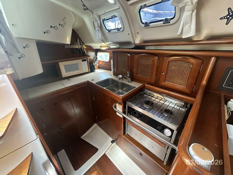 35' 1999 Beneteau Oceanis 352