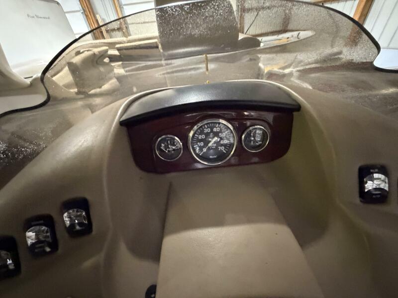 25' 2011 Bennington 2554 GCW