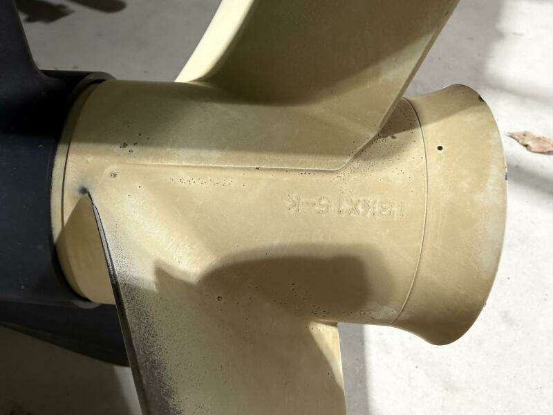 2011 Bennington 2554 GCW