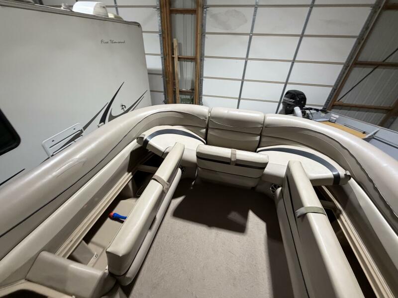 25' 2011 Bennington 2554 GCW