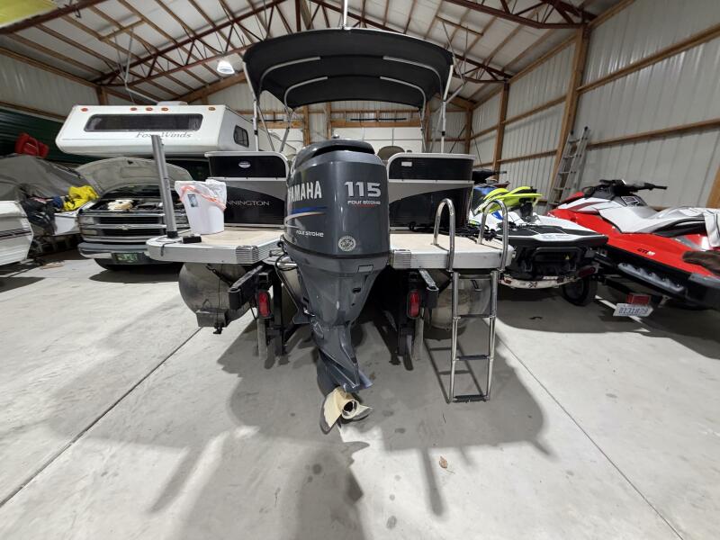 25' 2011 Bennington 2554 GCW