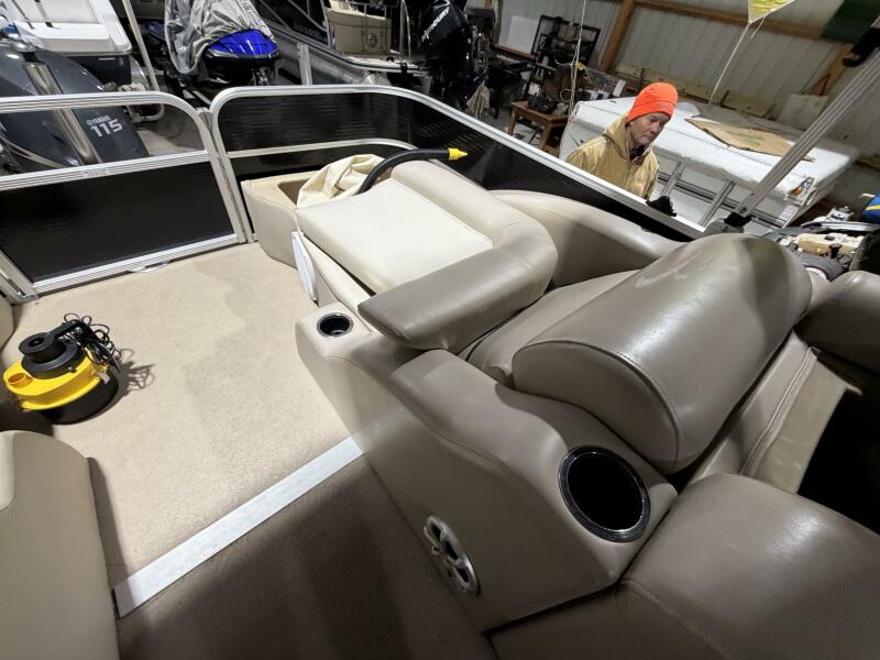 25' 2011 Bennington 2554 GCW