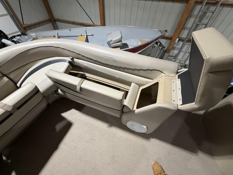 25' 2011 Bennington 2554 GCW