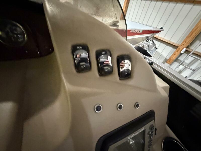 25' 2011 Bennington 2554 GCW