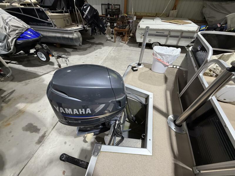 25' 2011 Bennington 2554 GCW