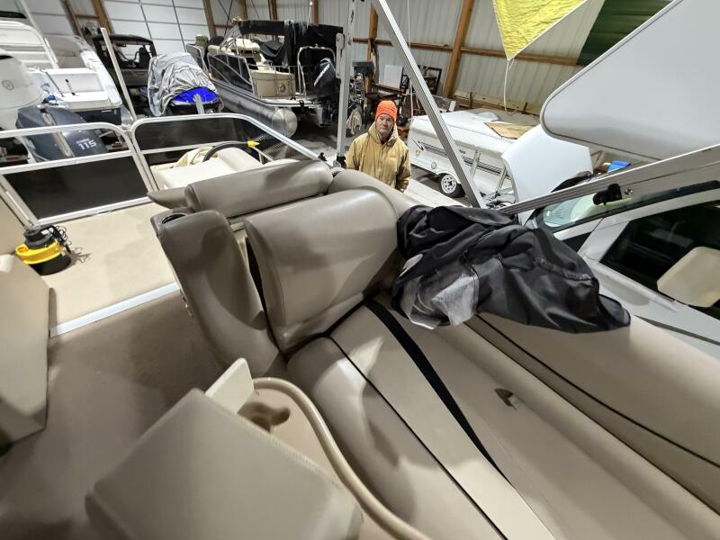 25' 2011 Bennington 2554 GCW