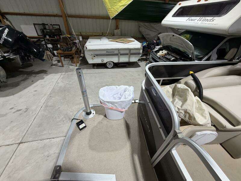 2011 Bennington 2554 GCW