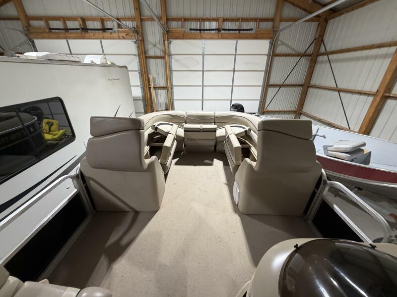 25' 2011 Bennington 2554 GCW