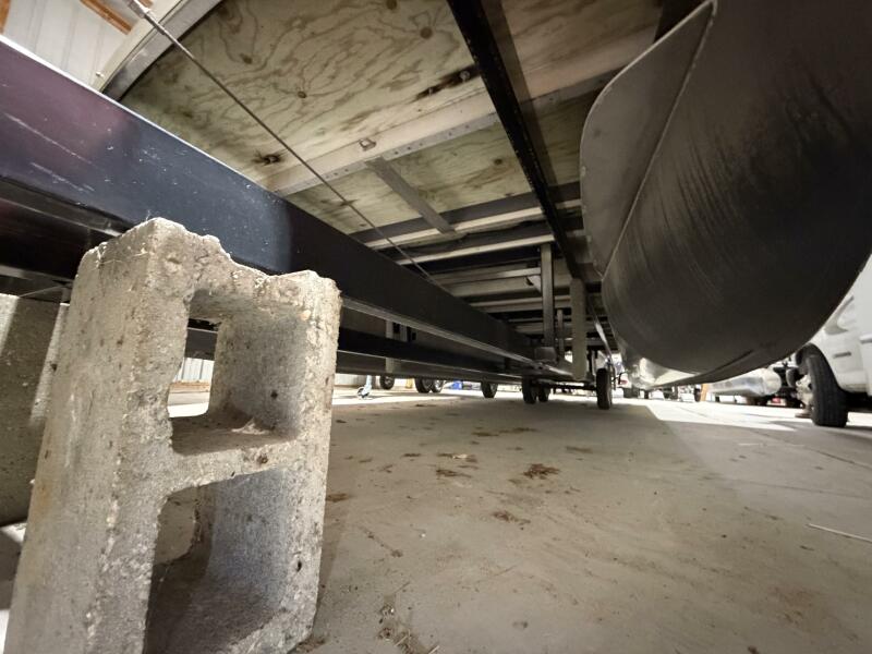 25' 2011 Bennington 2554 GCW