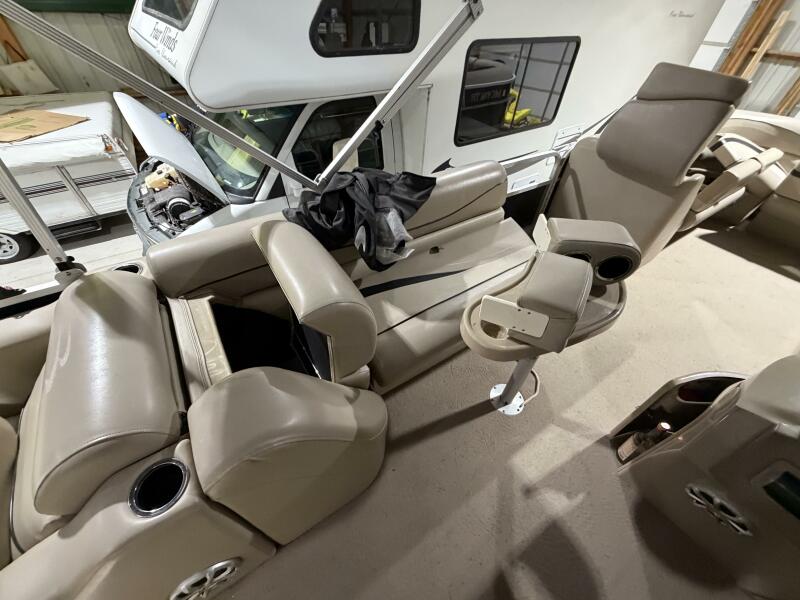 25' 2011 Bennington 2554 GCW