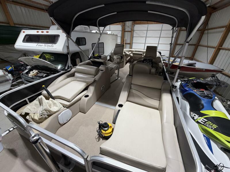 25' 2011 Bennington 2554 GCW