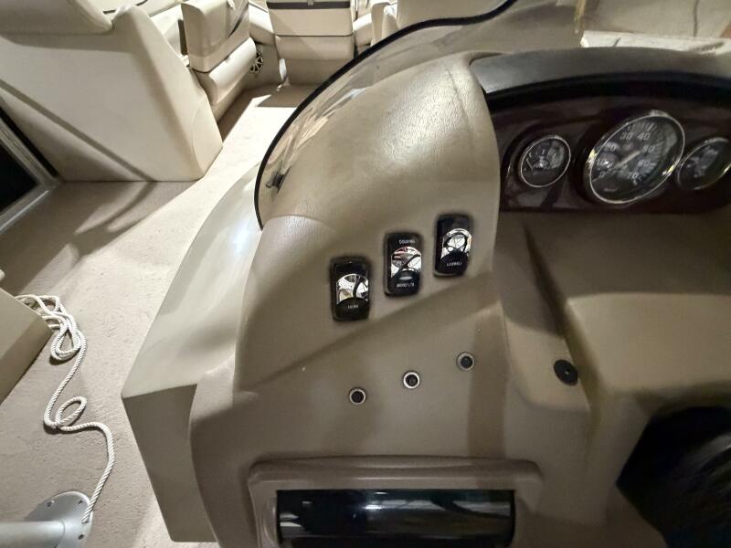 25' 2011 Bennington 2554 GCW