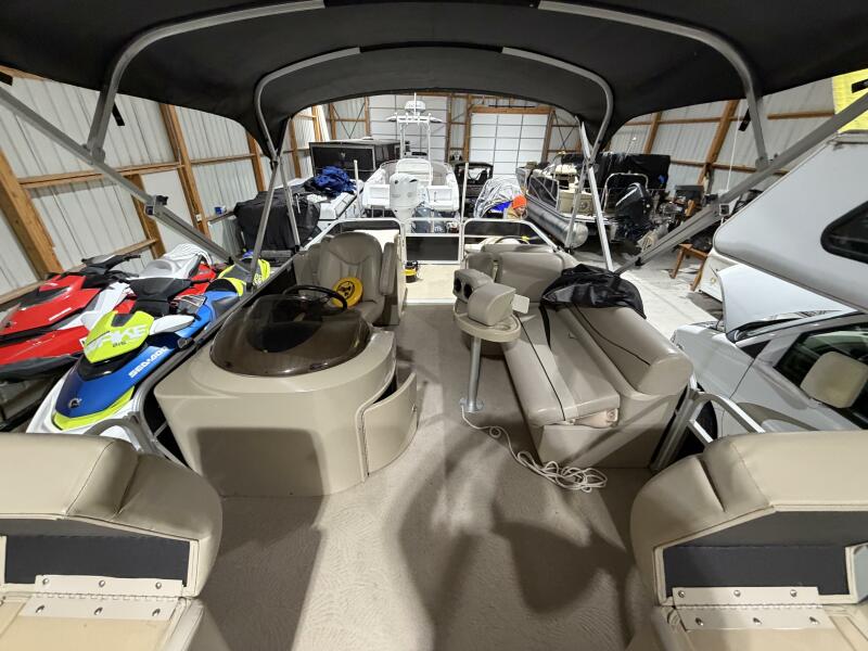 25' 2011 Bennington 2554 GCW