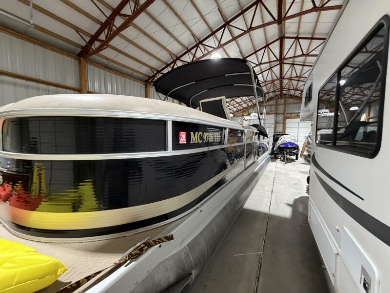 25' 2011 Bennington 2554 GCW