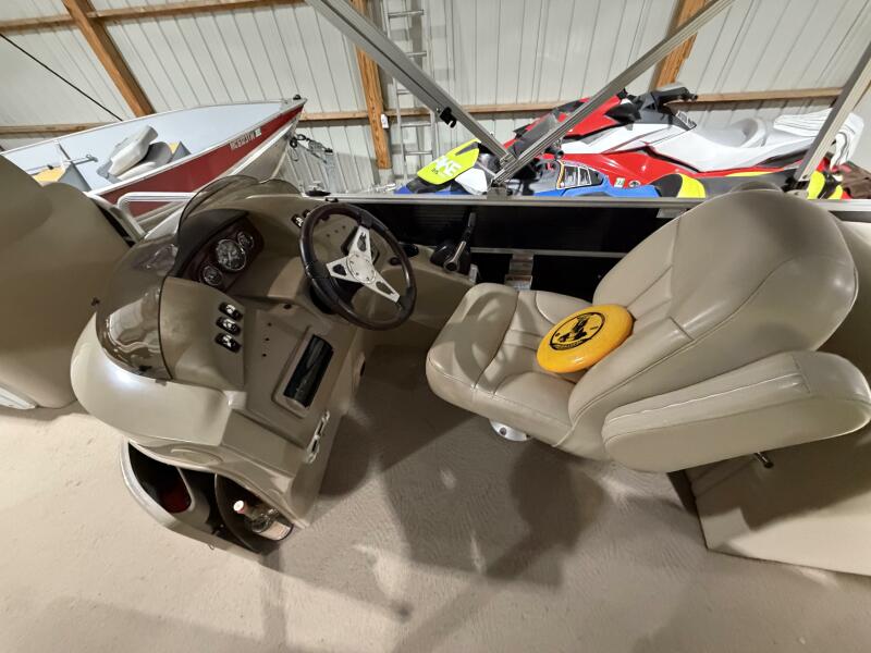 25' 2011 Bennington 2554 GCW