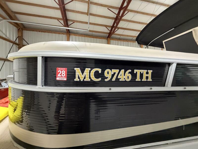 25' 2011 Bennington 2554 GCW