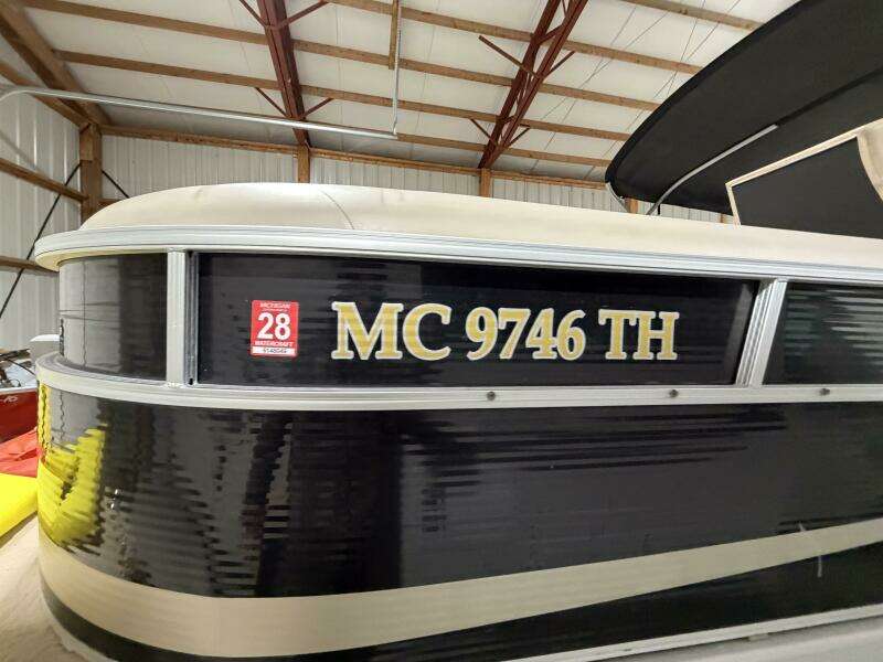 2011 Bennington 2554 GCW