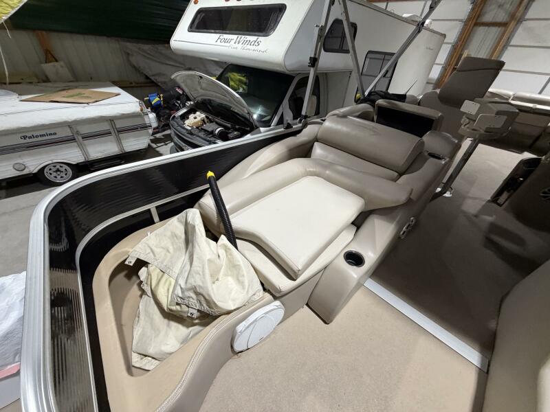 25' 2011 Bennington 2554 GCW