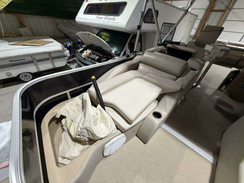2011 Bennington 2554 GCW