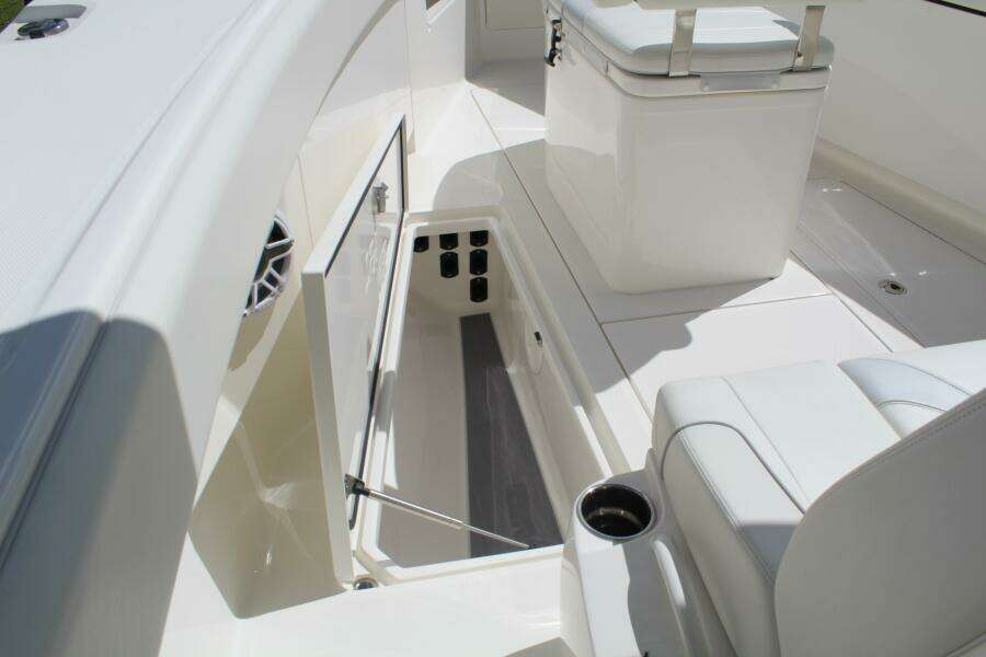 37ft SeaVee Yacht For Sale