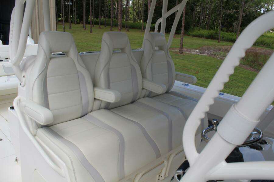 37ft SeaVee Yacht For Sale