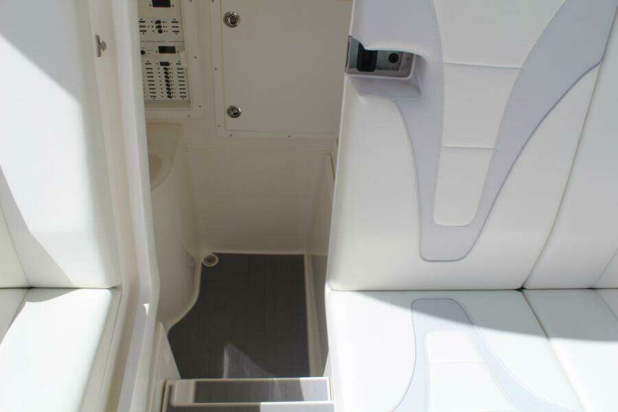 37ft SeaVee Yacht For Sale