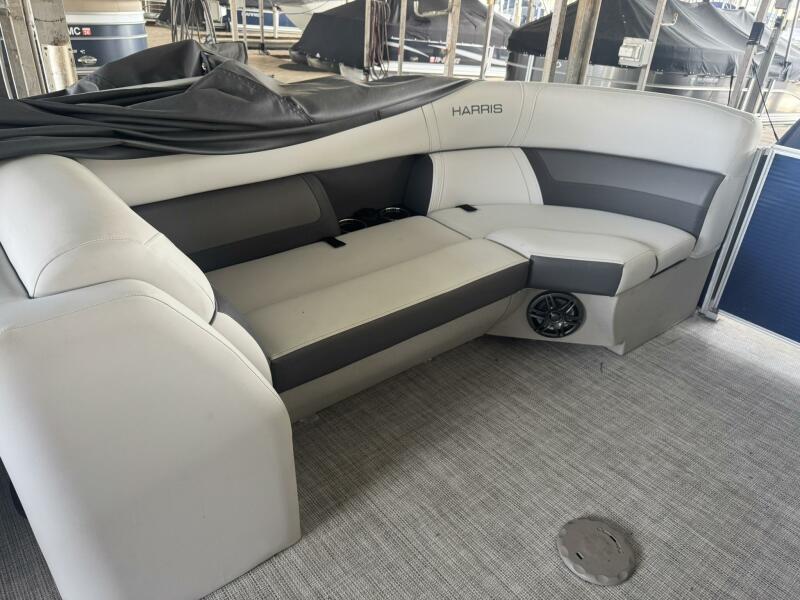 23' 2022 Harris CX230