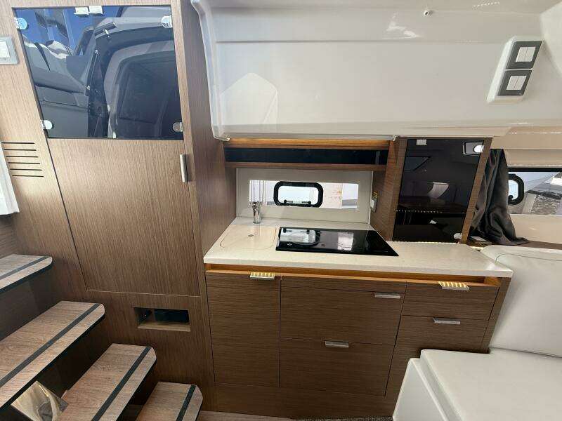 35ft Jeanneau Yacht For Sale