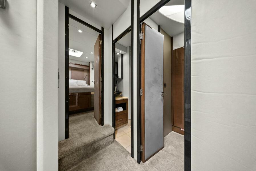 63' 2014 Marquis 630 Sport Yacht