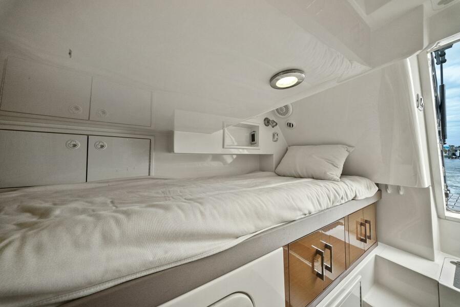 63' 2014 Marquis 630 Sport Yacht