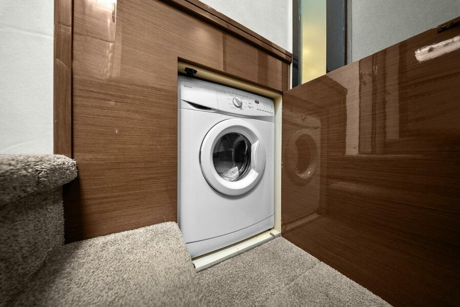 63' 2014 Marquis 630 Sport Yacht