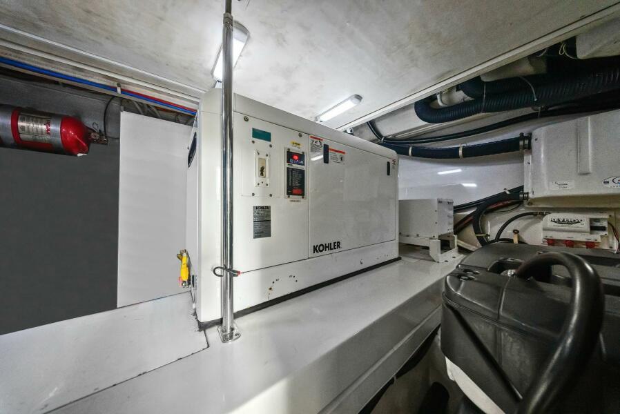 63' 2014 Marquis 630 Sport Yacht