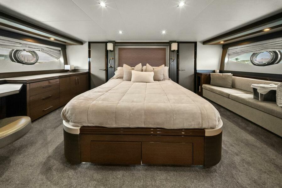 63' 2014 Marquis 630 Sport Yacht