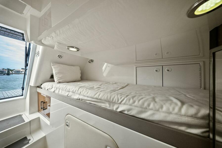 63' 2014 Marquis 630 Sport Yacht