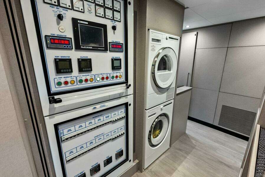 SERENITY NOW 115ft Ocean Alexander Yacht For Sale