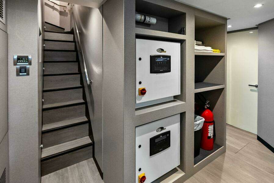 SERENITY NOW 115ft Ocean Alexander Yacht For Sale