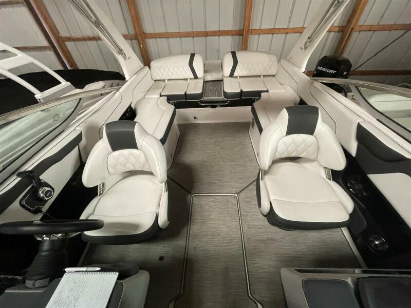 24' 2019 Regal 2300