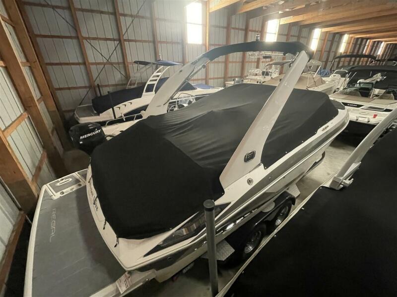 24' 2019 Regal 2300
