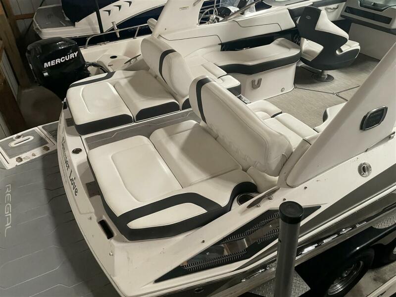24' 2019 Regal 2300