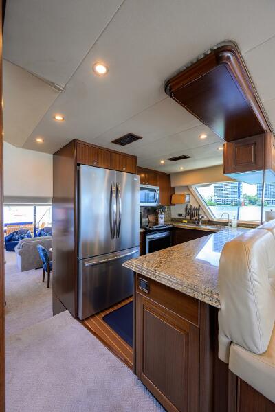 85' 2005 Pacific Mariner 85