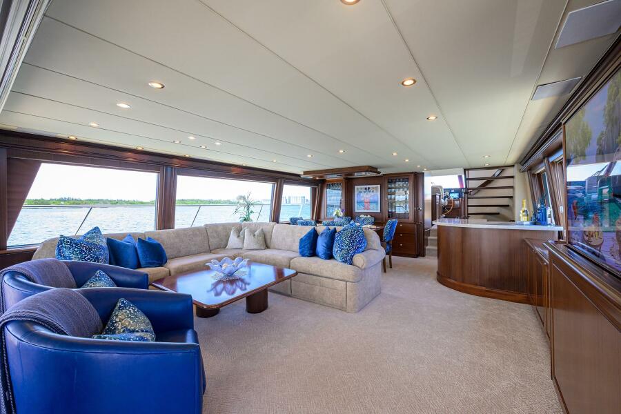 85' 2005 Pacific Mariner 85