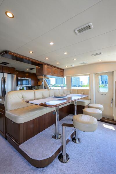 85' 2005 Pacific Mariner 85