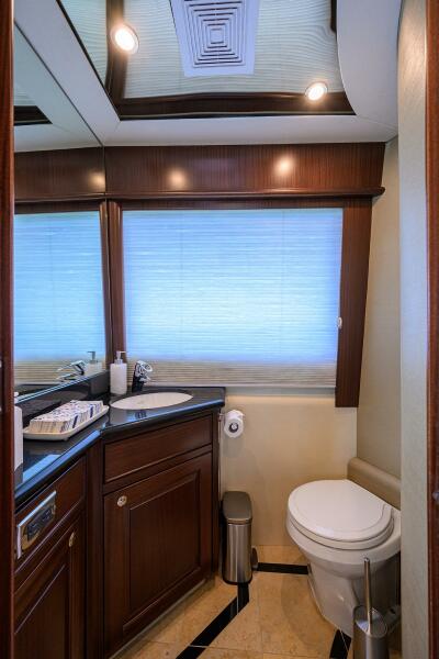 85' 2005 Pacific Mariner 85