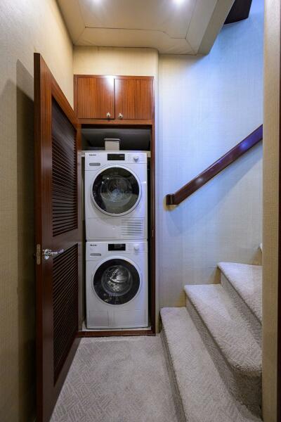 85' 2005 Pacific Mariner 85