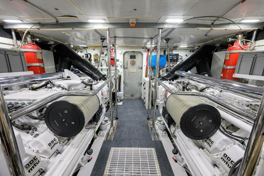 85' 2005 Pacific Mariner 85