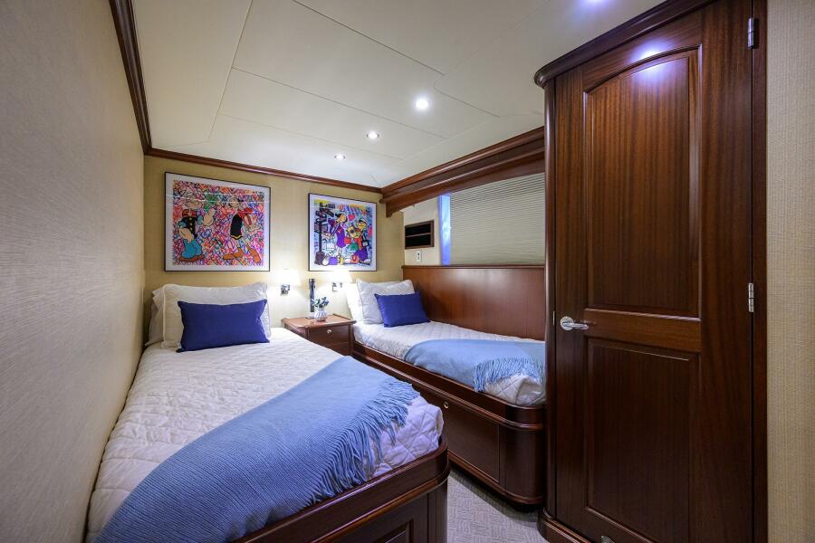85' 2005 Pacific Mariner 85