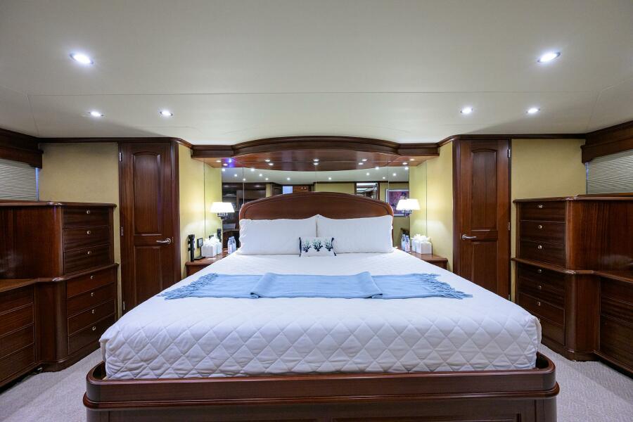 85' 2005 Pacific Mariner 85