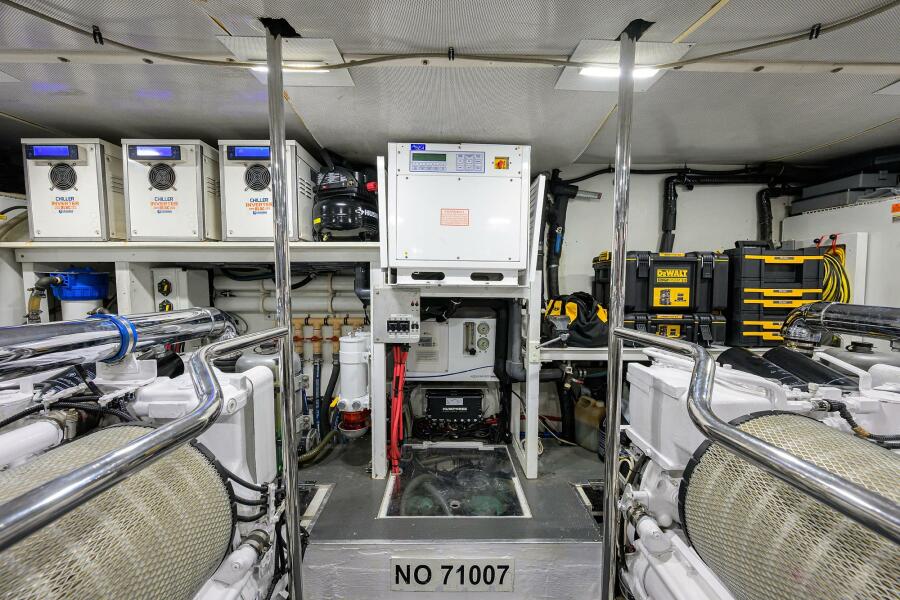 85' 2005 Pacific Mariner 85