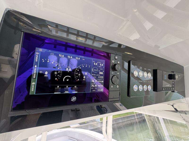 38' 2024 Jupiter 38 HFS