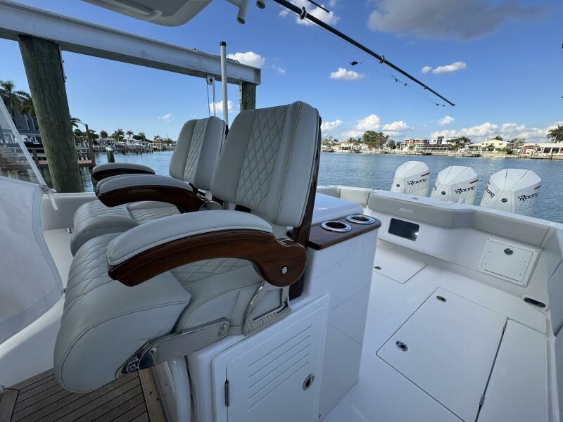 38' 2024 Jupiter 38 HFS